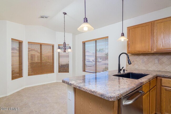 Building Photo - 4715 E Briarwood Terrace