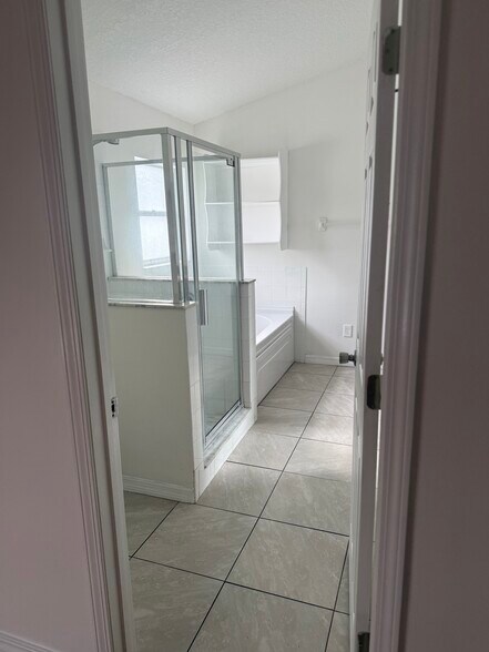 Building Photo - 453 Island View Cir