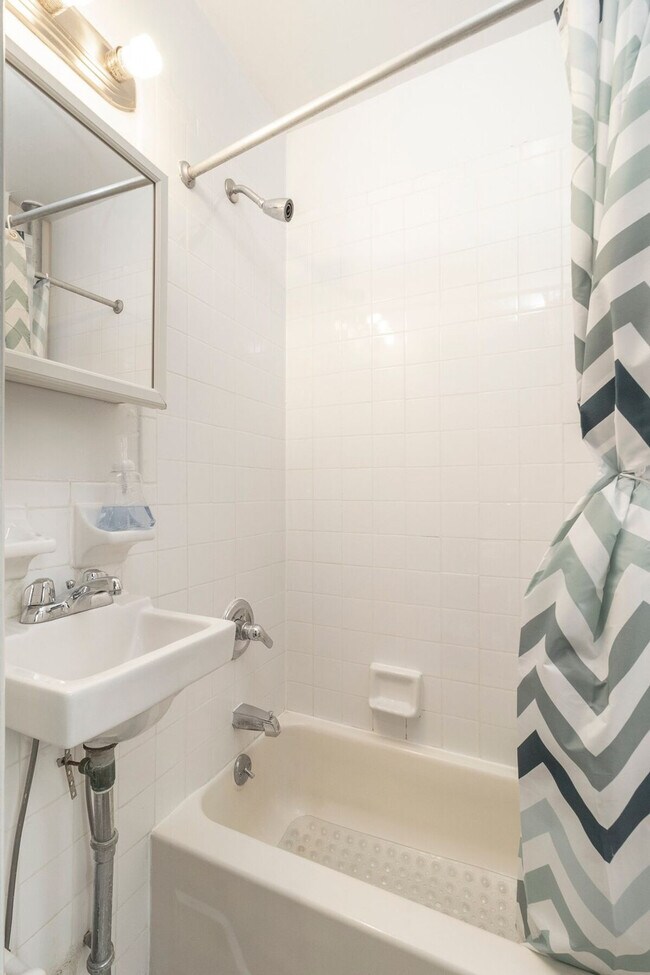 Building Photo - 312 E 93rd St