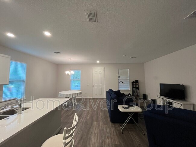Building Photo - 4958 Avalon Park Blvd