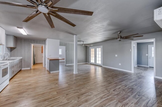 Building Photo - 12712 E McKinley Ave