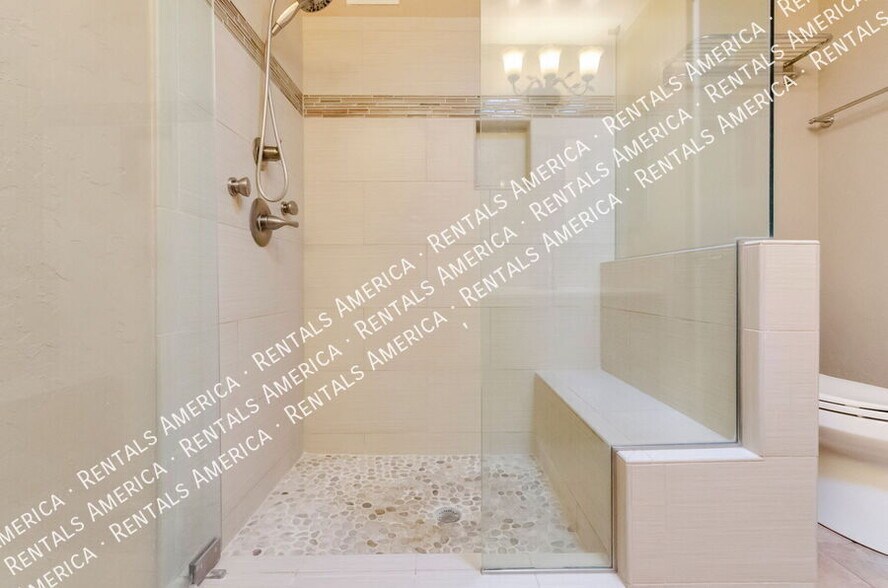 Building Photo - 6861 E Hawthorne Cir