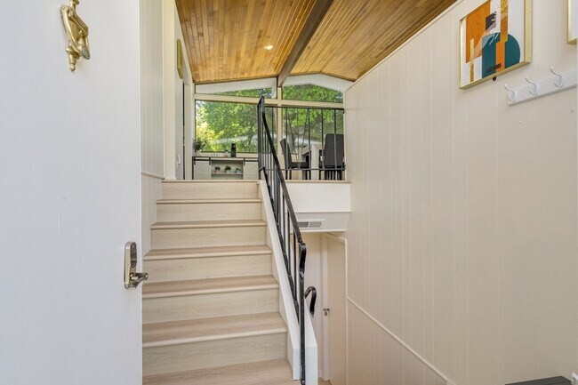 Building Photo - 12527 SE 52nd St