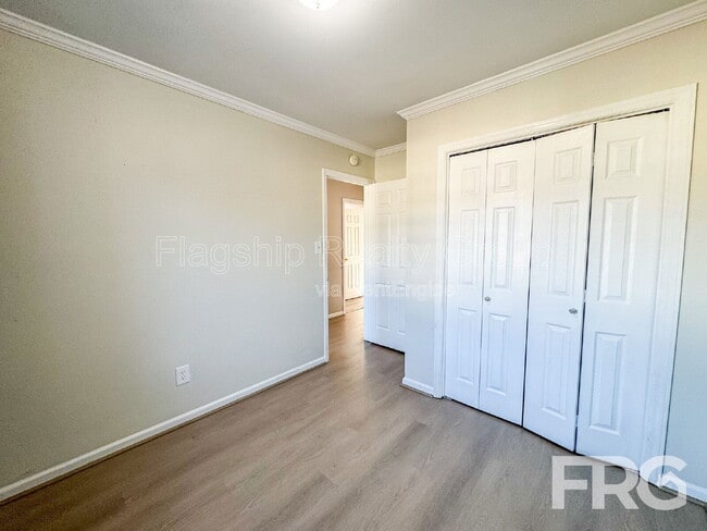 Building Photo - 2700 Thackery Rd