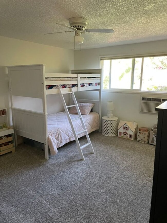 Building Photo - 2-Bedroom 1 1/2-Bathroom duplex
