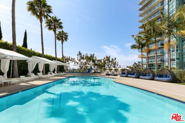 Building Photo - 13700 Marina Pointe Dr