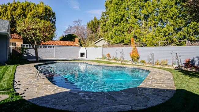 Building Photo - 5 bedroom, 5.5 bath, 4800 sq ft Prime Studio City Home with Pool and Hollywood Hills views