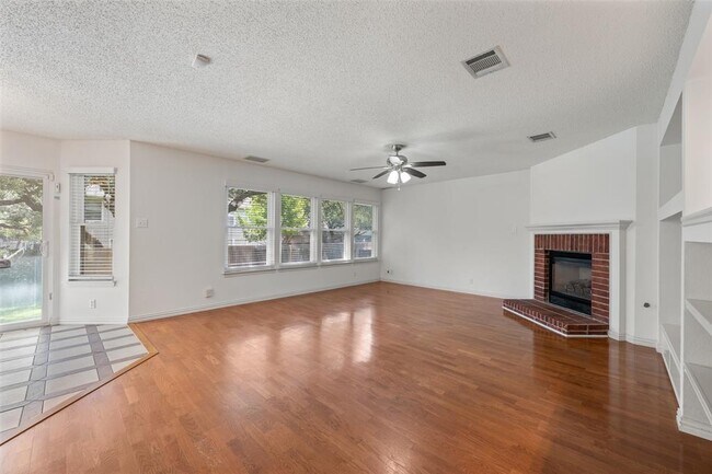 Building Photo - 3635 Flora Vista Loop