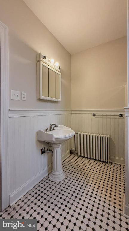 Building Photo - 165 E Mt Pleasant Ave