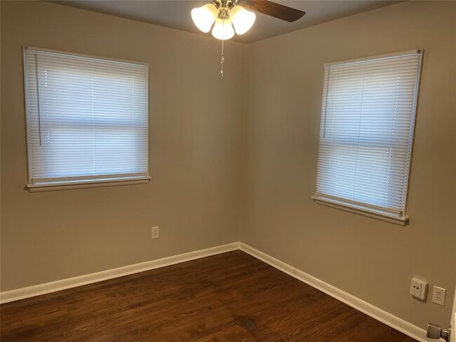 Building Photo - 228 W 9th St