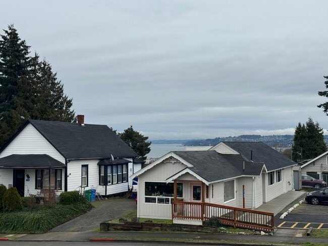 Building Photo - 4924 N Pearl St