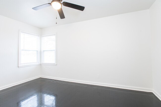 Building Photo - 802 N Minnesota St