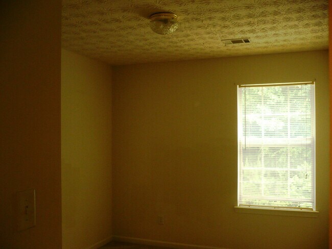 Building Photo - 3035 Fields Dr