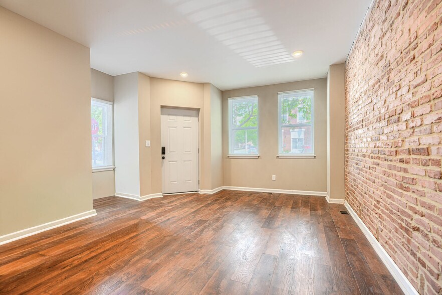 Building Photo - 446 N Linwood Ave