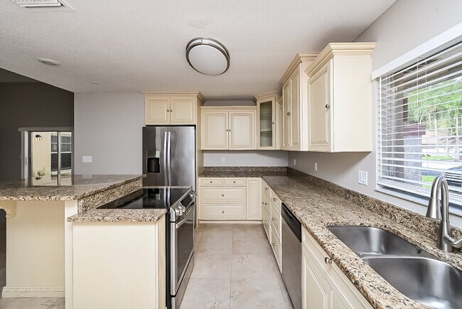 Building Photo - 5944 Birchwood Dr