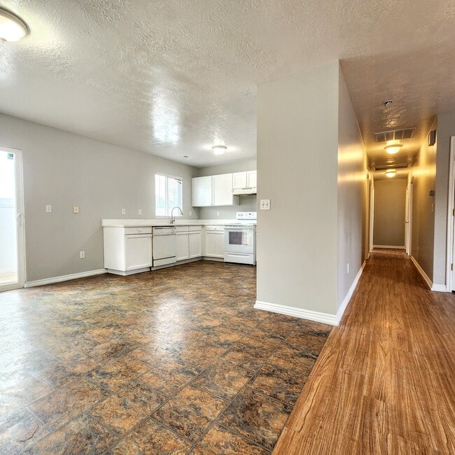 Building Photo - 7482 S 100 W
