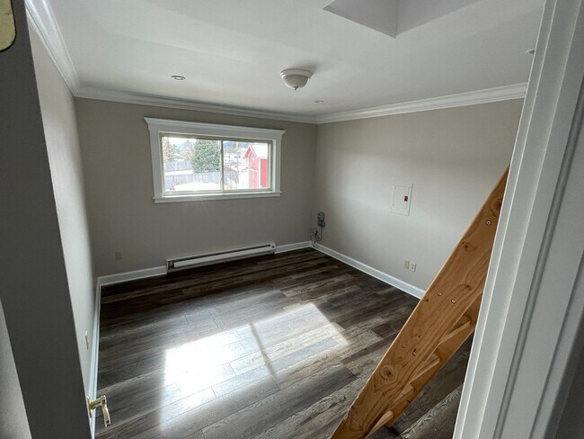 Building Photo - Charming Remodeled 5bd Country Home in Pal...