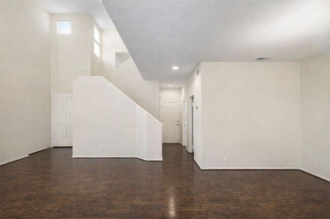 Building Photo - 908 S Lone Pine Ln