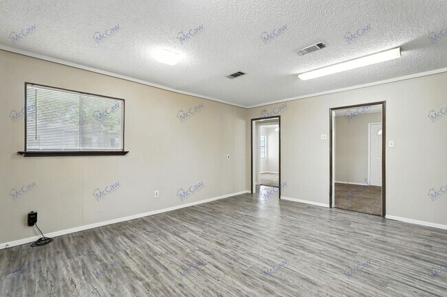 Building Photo - 1605 Maple Dr