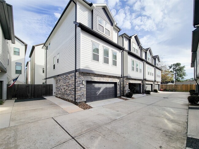 Building Photo - 845 Fisher St