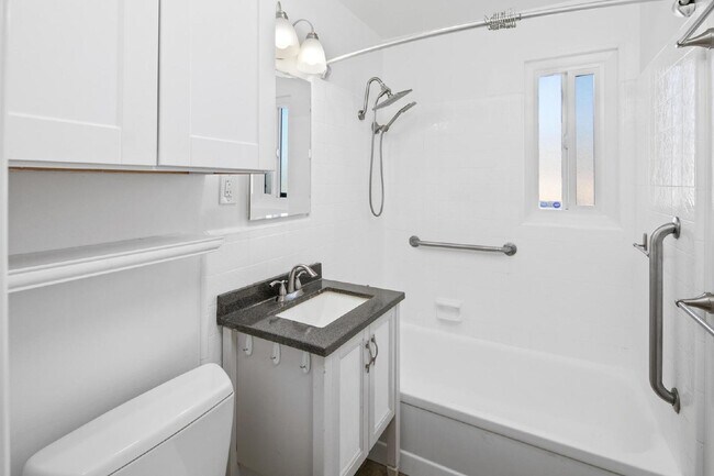 Building Photo - Mission Valley/Linda Vista 2 Bed Updated home with mountain views