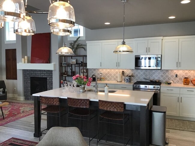 Building Photo - FOR RENT - Furnished 3 bed, 2 bath NorthWest Crossing Modern Townhome