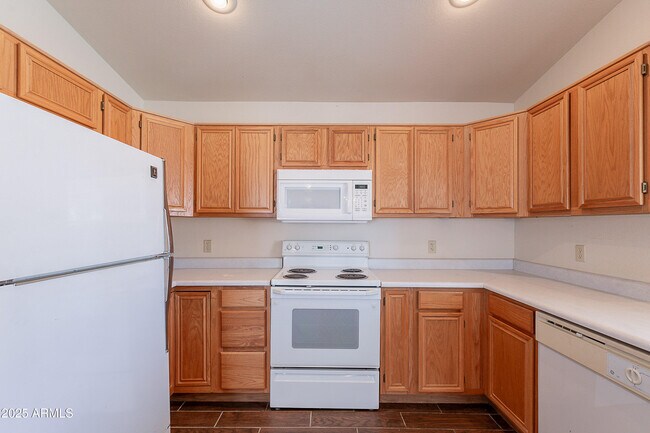Building Photo - 7732 W Rancho Dr