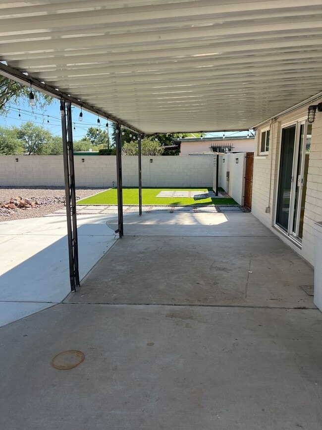 Building Photo - 4831 E Hampton St