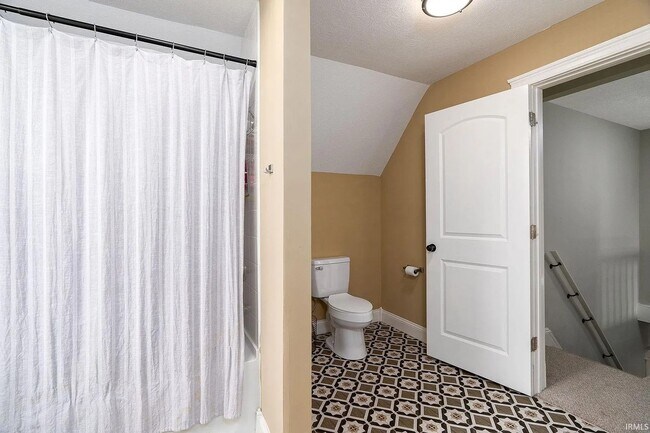 Building Photo - 4 Bedroom, Two Story House