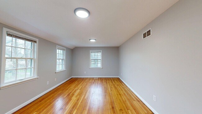 Building Photo - Maple Heights Area - 3 Bedroom Single Family Home