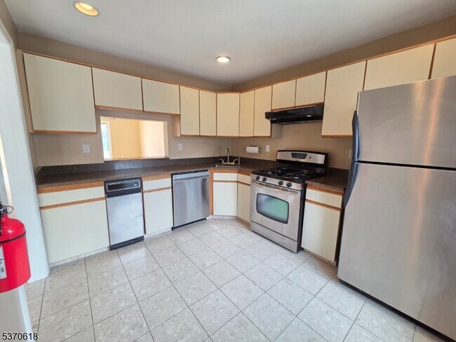 Building Photo - 3705 Pinhorn Dr