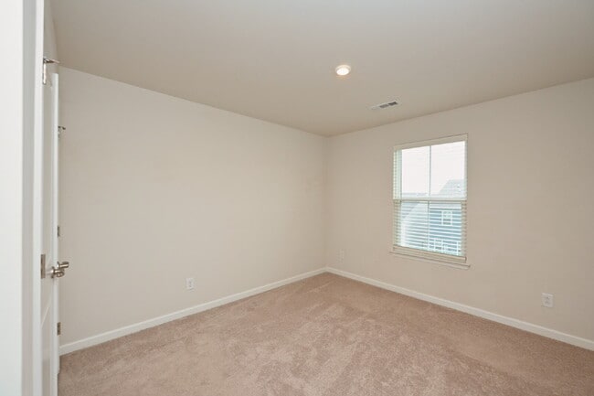 Building Photo - Luxury Townhome in a Prime Goodlettsville Location just Minutes to Nashville!