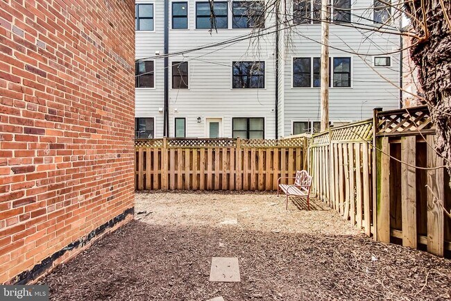Building Photo - 1441 Euclid St NW