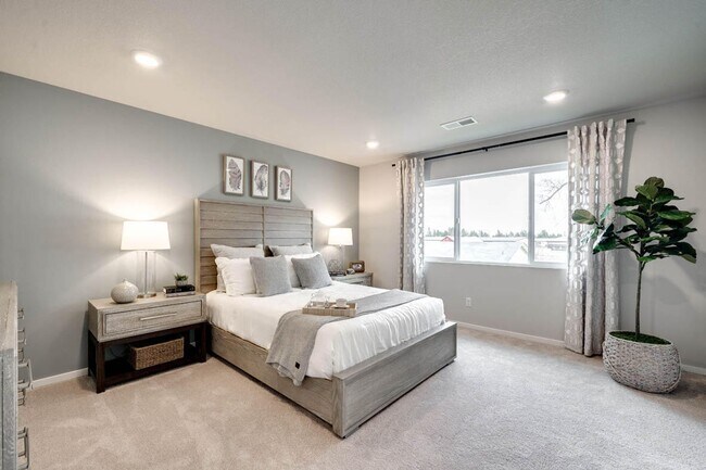 Building Photo - Modern 4 bedroom with den and neighborhood pool!