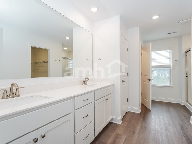 Building Photo - 406 Golden Maple Pl