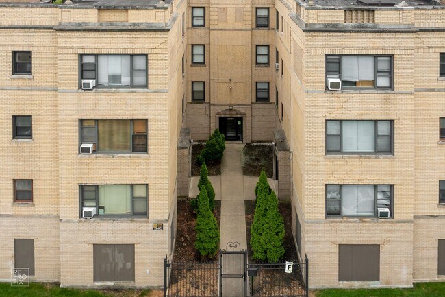 Building Photo - 7003 S Harper Ave