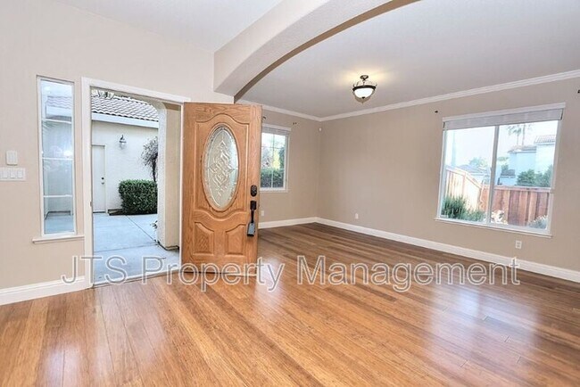 Building Photo - 2040 San Esteban Cir