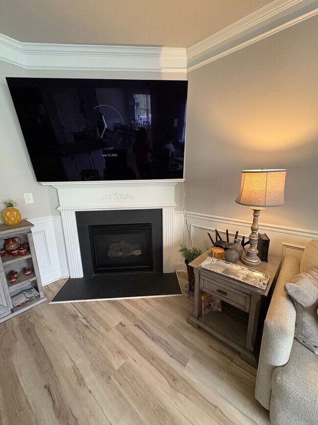 Building Photo - 4 Bedroom 4 Bath Furnished Home in Simpson...