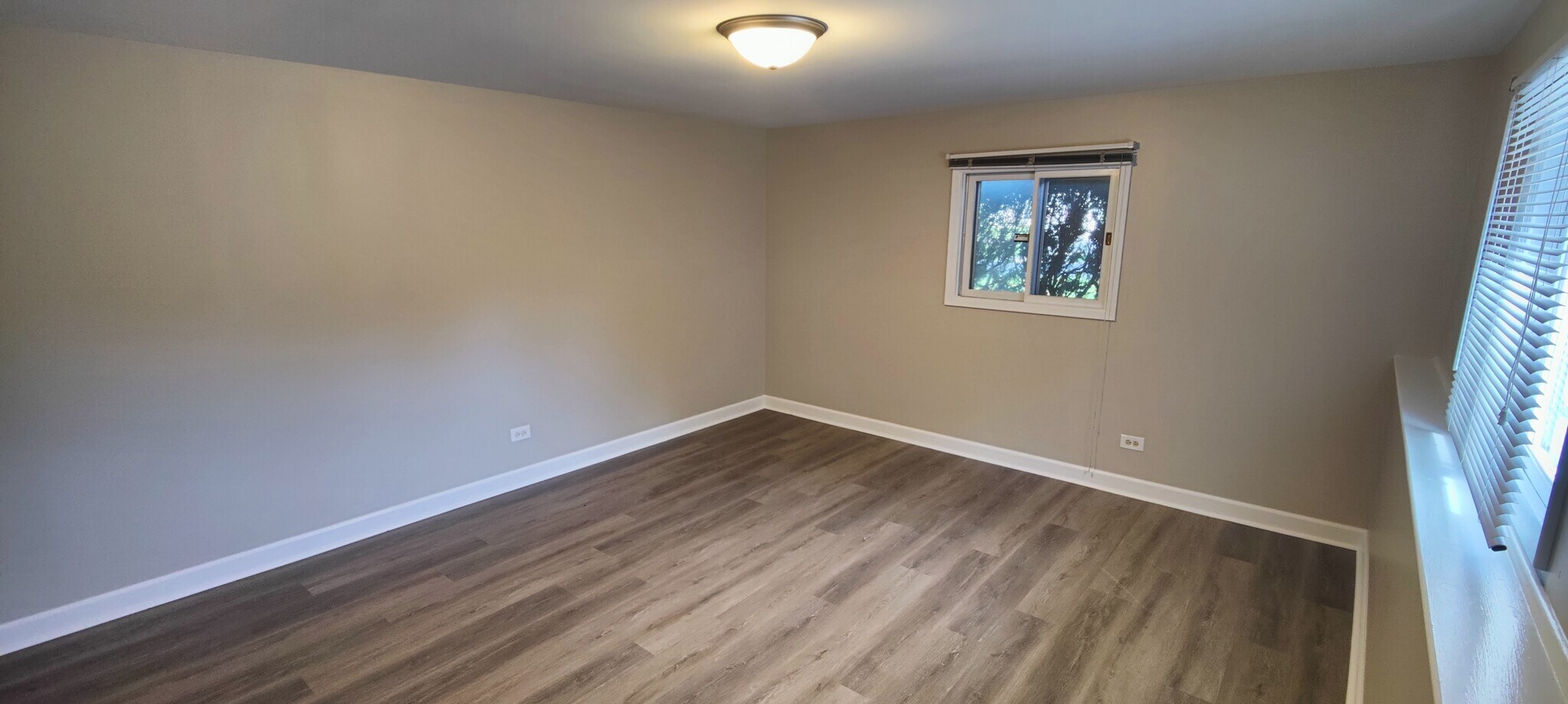 Bonus office/den - 21W185 22nd St