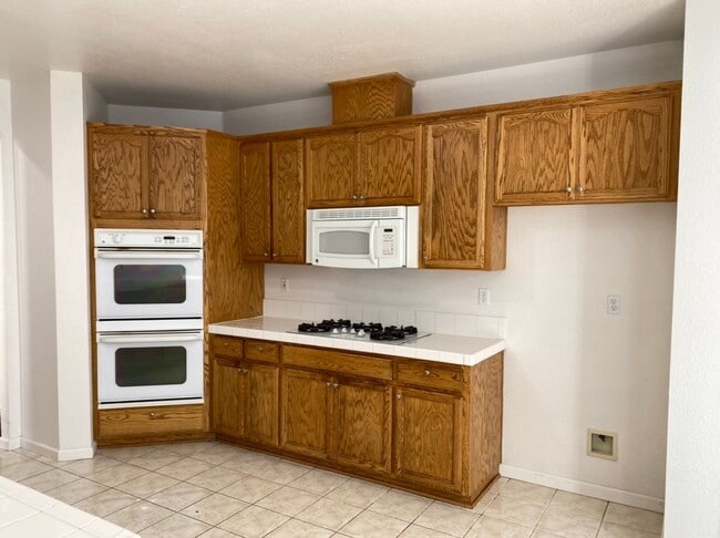 Building Photo - 6 bedroom in Manteca!