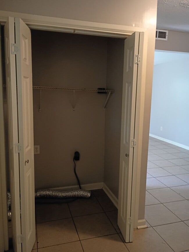 Building Photo - MOVE IN READY