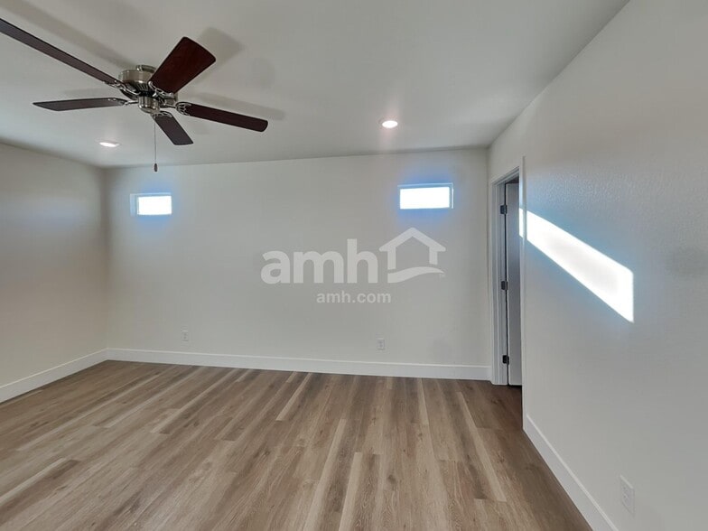 Building Photo - 8935 Dwarf Chin Ave