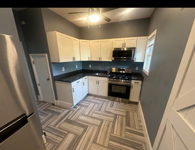 Building Photo - 113 Ring St