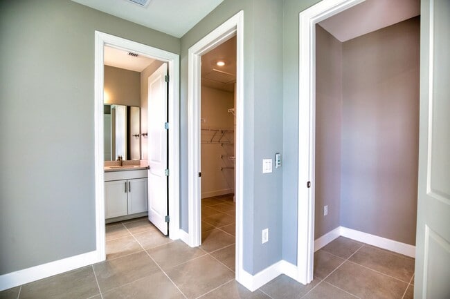 Building Photo - Annual Attached Villa in The Talon Preserve on Palmer Ranch – Minutes from the new Sarasota Memor...