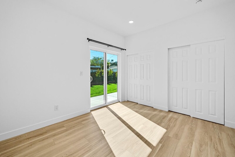 Building Photo - 3884 Alsace Ave