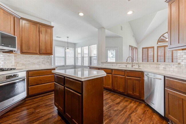Building Photo - 21806 Colonial Bend Ln