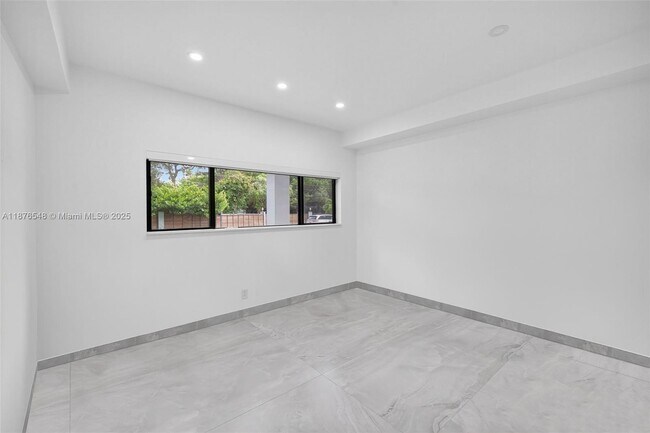 Building Photo - 3000 Riverland Rd