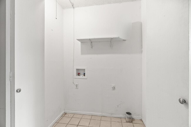 Building Photo - 200 Pine Forest Dr