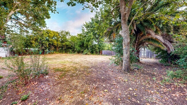 Building Photo - Bright & Clean Single Level FIVE bedroom i...