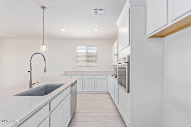 Building Photo - 3332 N 198th Ln